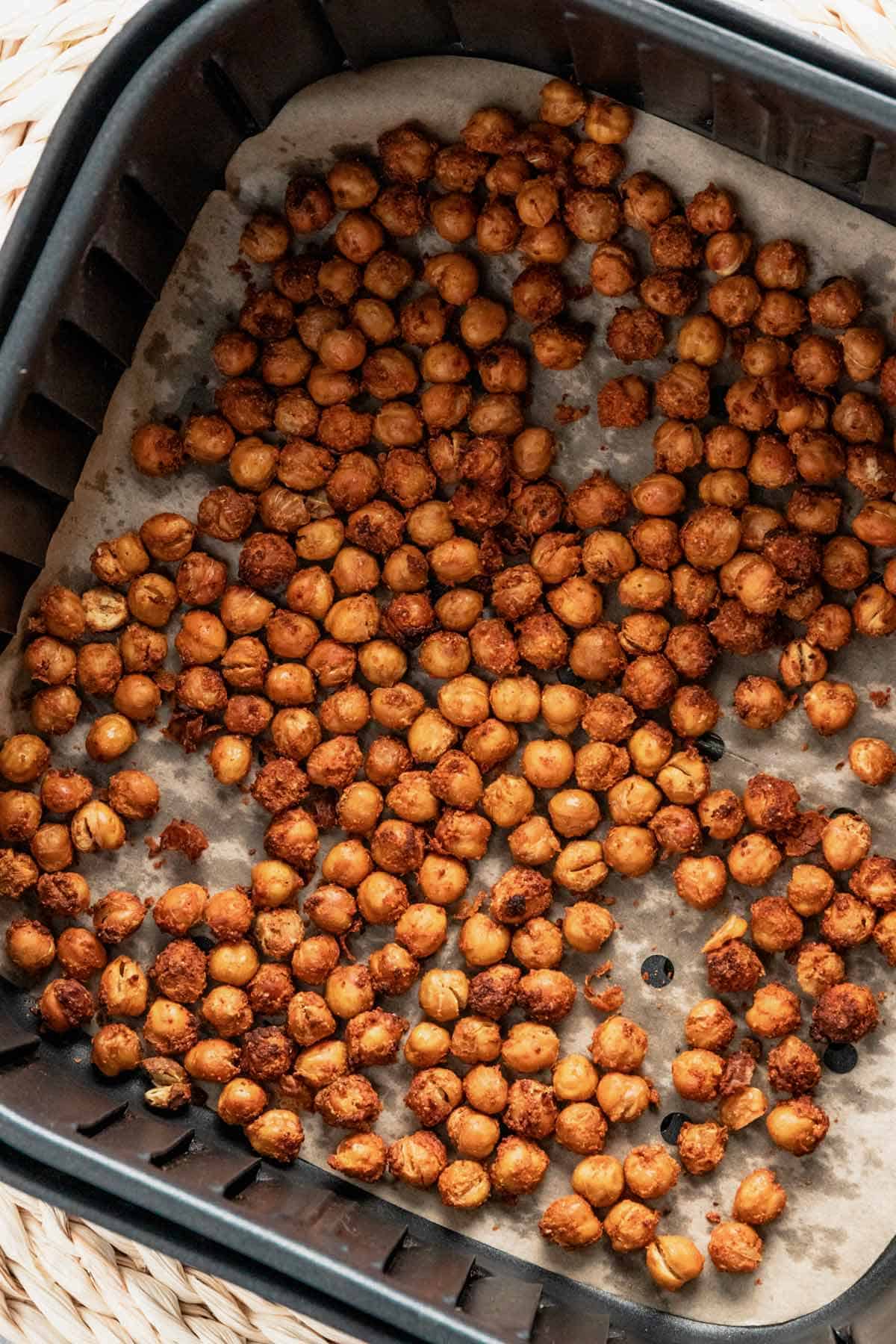 air fryer crispy chickpeas in a air fryer basket