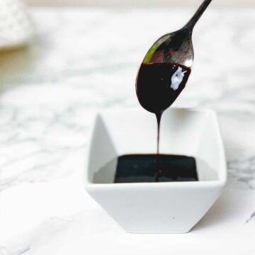 Homemade balsamic glaze - the world's easiest dressing/sauce that only uses 2 ingredients (or even just one if you like! - The Yummy bowl