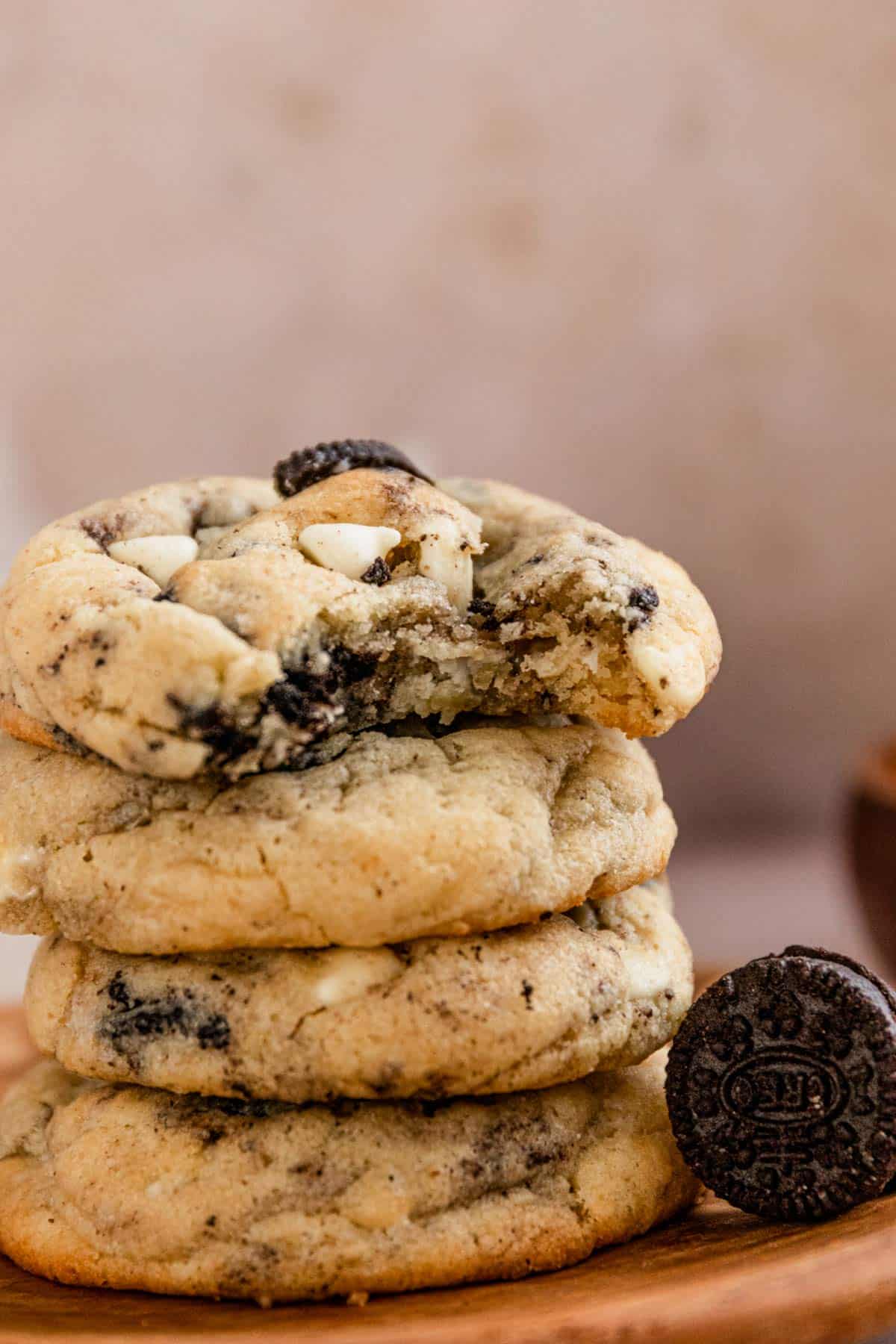 a stack of oreo cream cheese cookies