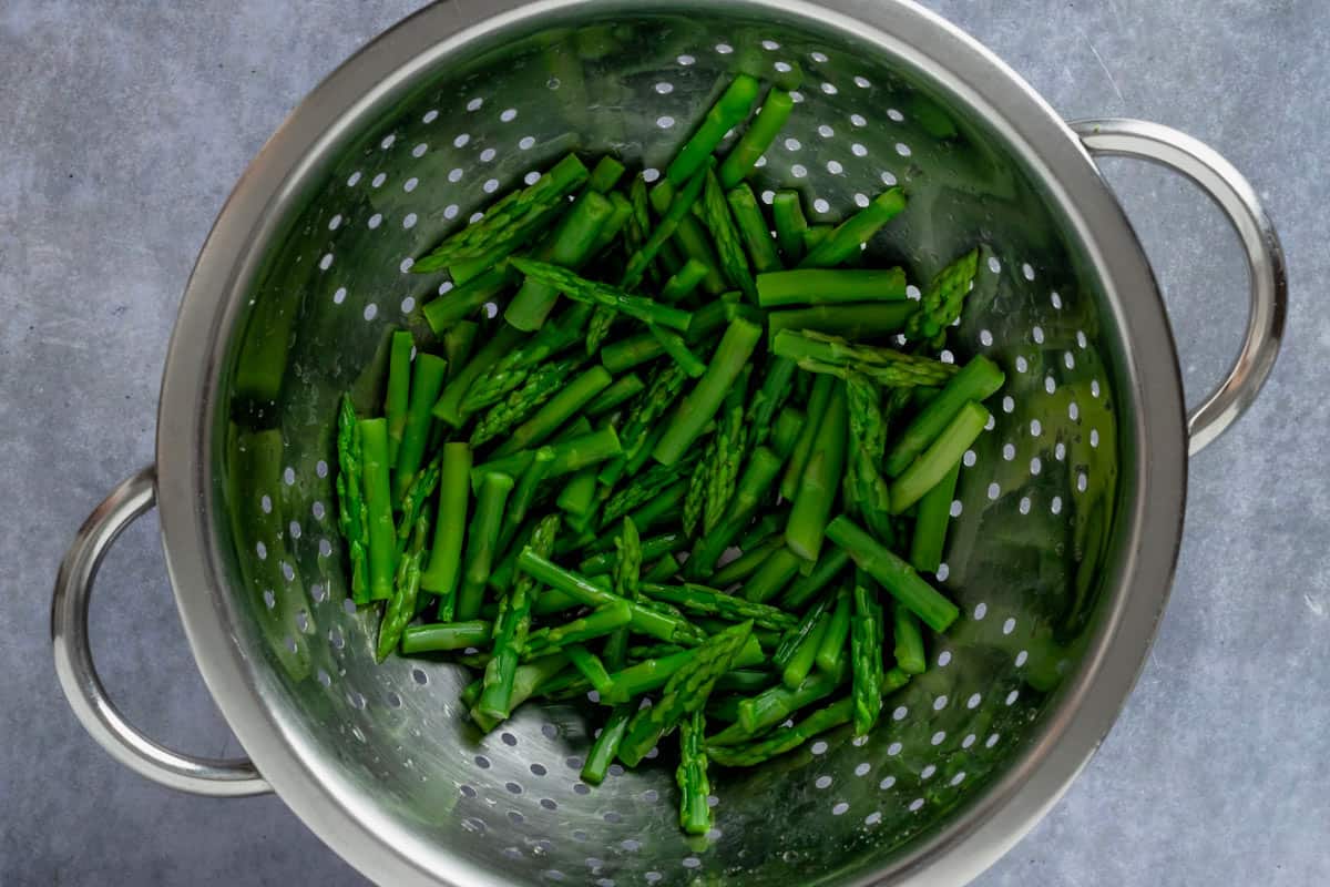 asparagus in colander