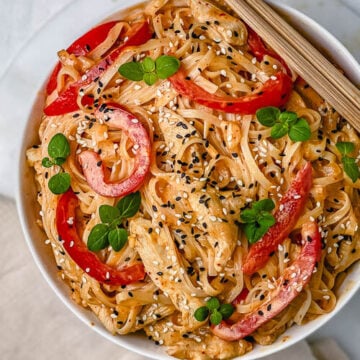 These Thai Red Curry Chicken Noodles are the perfect easy dinner recipe that will be ready in 15 minutes! This bowl of noodles is huge on flavor and is packed with bites of tender chicken, coconut milk, rice noodles, spices, and lime juice. Comforting, filling, and gluten free!