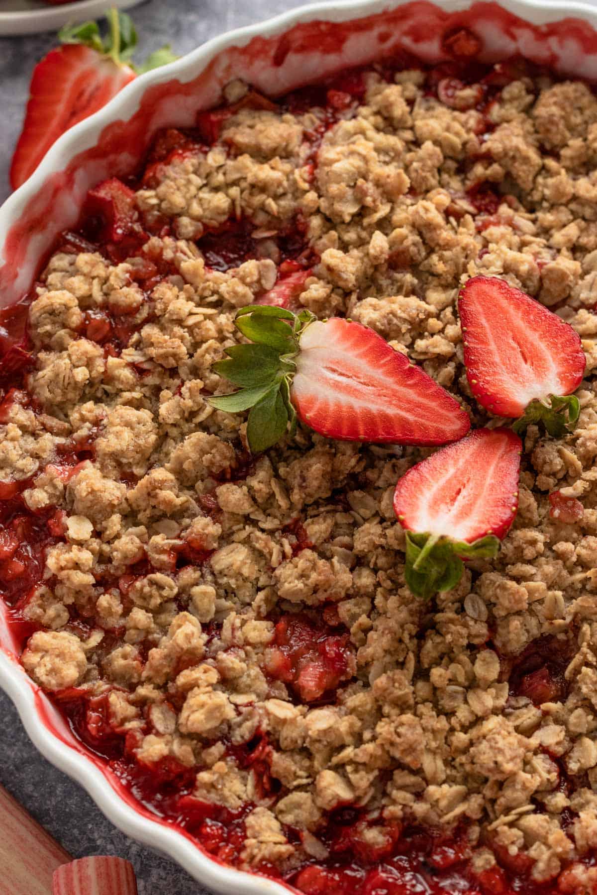 The Best Easy Strawberry Rhubarb Crisp