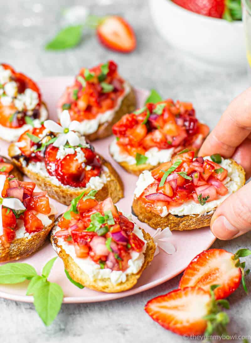 How To Make Crostini With Strawberry Salsa