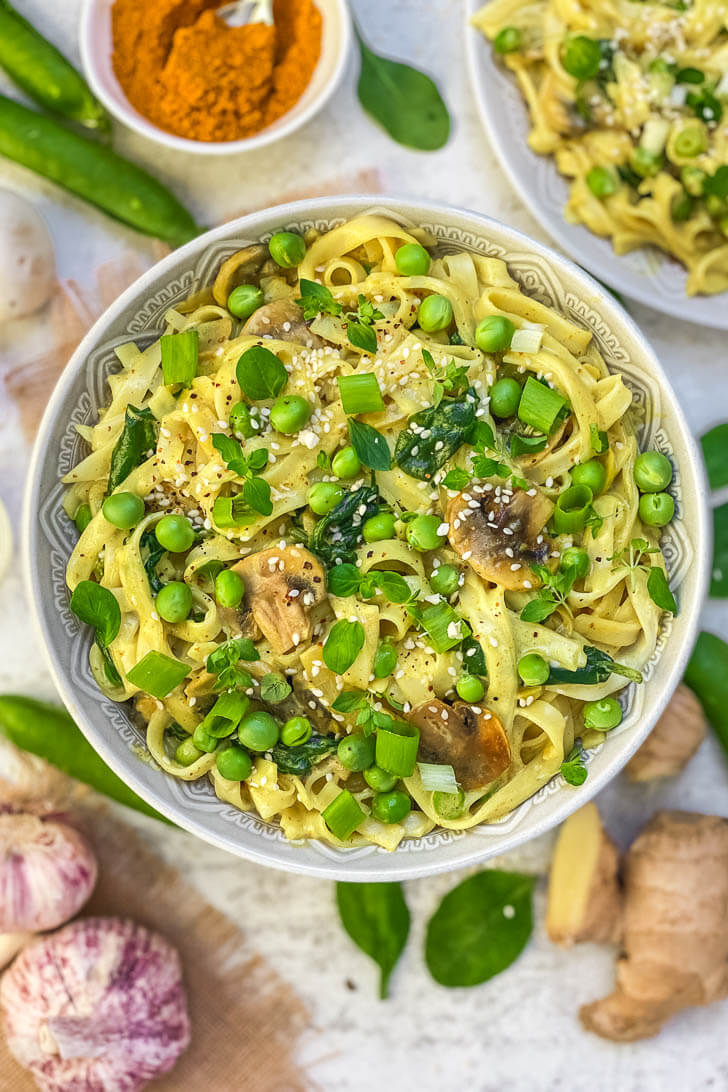 One-Pot Curry Coconut Noodles (Vegan, Gluten Free)