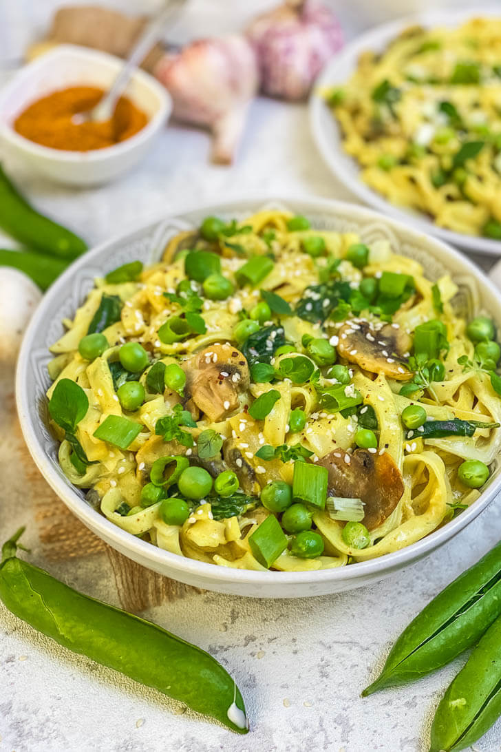 One-Pot Curry Coconut Noodles (Vegan, Gluten Free)